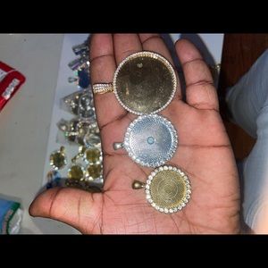 Customize picture chains with pictures of your choice same day service